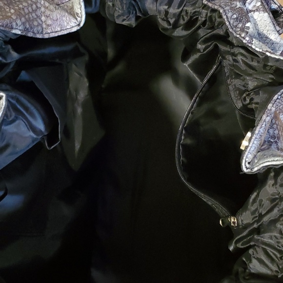 DSW Snake Skin Tote 25x14x8 XLarge Duffle Tote Bag - Picture 4 of 6